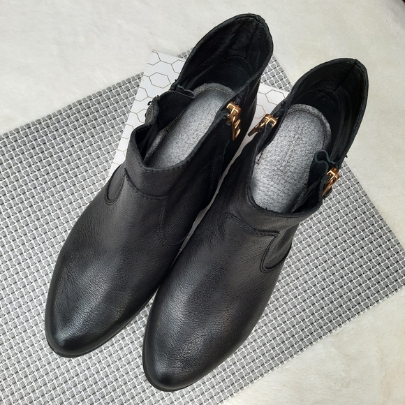 Sole Bound Baretraps Uriel Side Zip Boots Comfort Ankle Booties 10 Black NEW - Picture 3 of 10